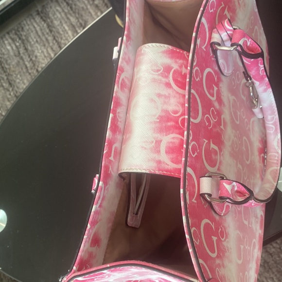 Pink EXCLUSIVE GUESS handbag - Picture 3 of 3
